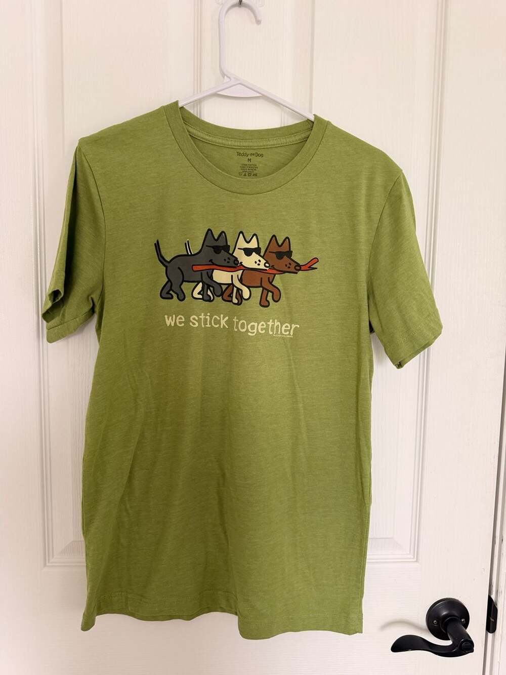 Teddy the Dog We Stick Together Graphic T-Shirt Green Size M